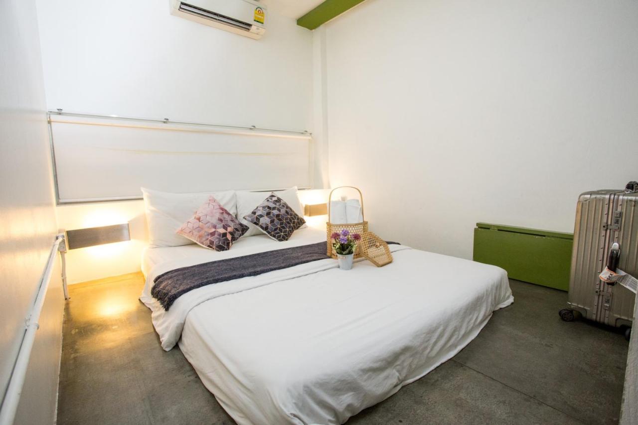 Qilombo Hostel Silom - Hq Banguecoque Exterior foto